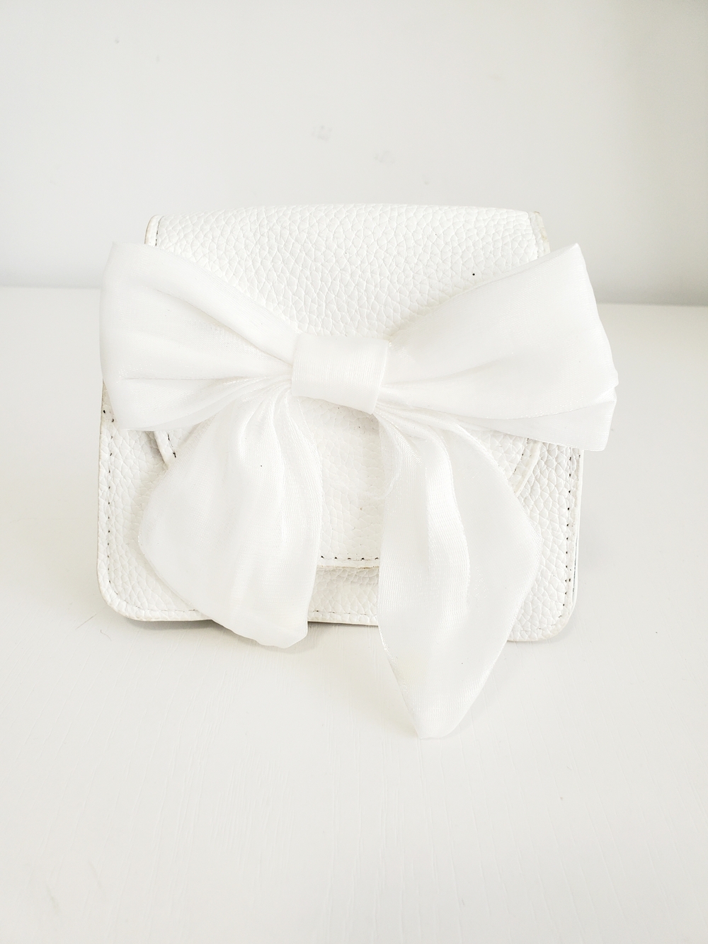 White Bow Crossbody Bag with Gold Chain